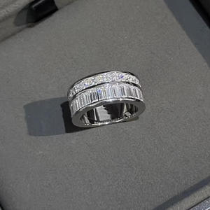 Anello di fidanzamento classico da donna in platino con diamante taglio baguette colore D naturale A182 - Product Image 6