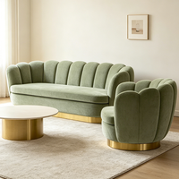 Ensemble de canapés de salon en velours vert olive avec dossier festonné moderne et base en métal doré, mobilier de maison de luxe léger pour villa, salon et hall.