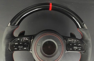 Volant sport pour <span class=keywords><strong>Mercedes</strong></span> <span class=keywords><strong>Classe</strong></span> <span class=keywords><strong>G</strong></span> W464 en cuir noir brillant avec surpiqûres rouges et fibre de carbone pour 3/<span class=keywords><strong>4</strong></span> branches, montage direct - Product Image 3