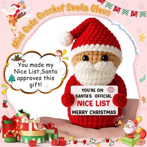 Mini cadeau d'anniversaire inspirant, poupée Père Noël en crochet faite à la main, idéale pour la famille et les amis - Product Image 3