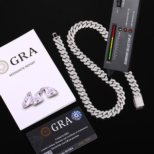 Collier Chaîne Maille Cubaine Luxe Plaqué Or 12mm avec Diamants Moissanite VVS de Laboratoire pour Hommes et Femmes - Product Image 4