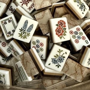 Juego de Mahjong de Acrílico de 4 Capas en Colores Claros, Mahjong Americano con Números en Inglés, Fichas de Mahjong Estilo Americano - Product Image 3