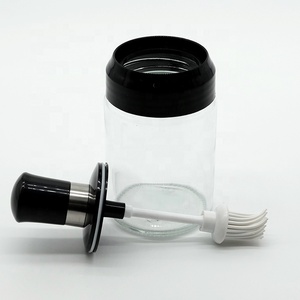 Op maat gemaakte groothandelspot voor peper saus met zwarte deksels, borstel en lepel voor gebruik in de keuken, voor het bewaren van peper saus. - Product Image 3