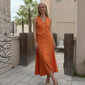 Conjunto de Dos Piezas para Mujer, Top Sin Mangas con Cuello en V y Falda Midi, Color Naranja, Crepé Elegante, Color Sólido, Primavera Verano - Product Image 1