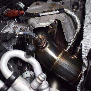 Tuyau d'échappement haute performance en acier inoxydable Yifeng Factory pour <span class=keywords><strong>Audi</strong></span> A3 8P 2.0 <span class=keywords><strong>TFSI</strong></span> 03-13, tuyau de descente à haut débit - Product Image 5