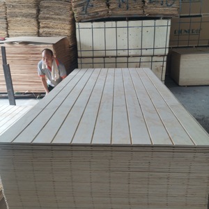 Pannello di <span class=keywords><strong>compensato</strong></span> commerciale di prima qualità <span class=keywords><strong>in</strong></span> pino scanalato da 15 mm, resistente all'acqua, trattato a Shandong - Product Image 6