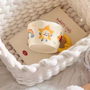 Mug en céramique adorable, peint à la main avec une poignée en forme de lune, tasse créative pour le petit-déjeuner, vaisselle de cuisine, tasses à lait, thé, café, pour un cadeau d'anniversaire - Product Image 1