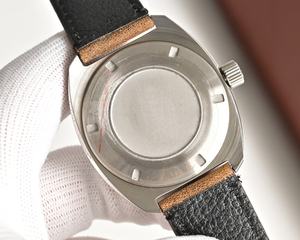 Montres mécaniques de créateur élégantes et de haute qualité, best-sellers, avec des bracelets lumineux et bleus. - Product Image 4