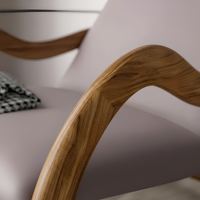 Fauteuil à bascule moderne en cuir lavande et teck doré pour la maison et le bureau - Design luxueux et écologique avec confort