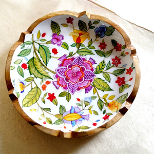 Bandeja de Madera Hecha a Mano con Diseño Floral, Plato Reutilizable para Servir, Vajilla Decorativa - Product Image 1