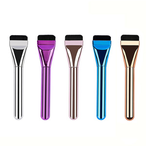 Brocha de Maquillaje Plana con Cerdas Sintéticas Electrochapadas y Mango de Plástico para Difuminar Maquillaje Líquido - Product Image 1