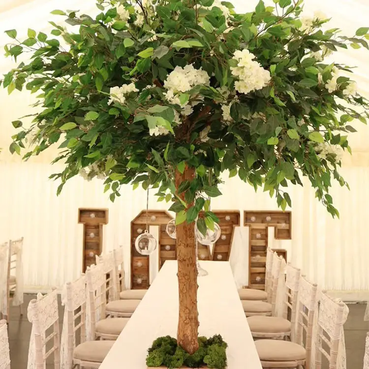 テーブルのセンターピースのための結婚式の装飾緑の木人工木