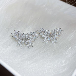 Orecchini E2461 in Oro Bianco con Diamanti Taglio Marquise, Gioielli Classici Naturali da Donna - Product Image 5