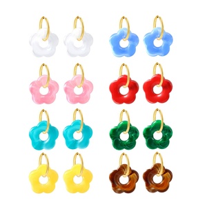 Nouvelles Boucles d'Oreilles Créoles Européennes et Américaines à Petites Fleurs, Plaqué Or 18K, en Acier Inoxydable, pour Femmes - Product Image 3