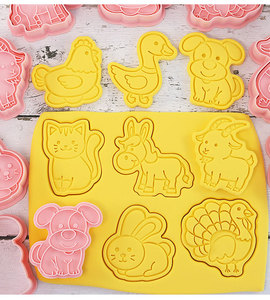 Set di 8 Tagliabiscotti a Forma di Animali da Fattoria, Confezione Regalo per Piccoli Agricoltori - Product Image 4