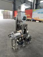 Multifunctionele koudgeperste fruit- en groentesapcentrifuge met schroefmechanisme voor gebruik in winkels