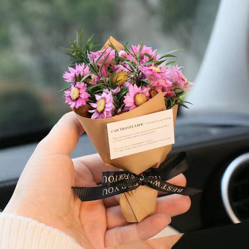 Pastoral powder daisy