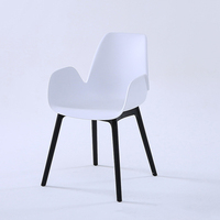 Chaises en plastique plein format pour extérieur, style nordique, avec accoudoirs en PP, pour restaurant, salle à manger, mobilier