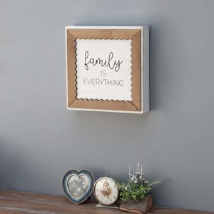 La familia es todo, letrero enmarcado en capas de madera para decoración de estantes o letrero de pared, Decoración de mesa con acento de madera rústica de granja para cama - Product Image 6
