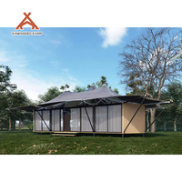 Tente de safari de luxe quatre saisons Kawagebo Kamp (KK) 44' x 33' en toile PVDF avec salle de bain