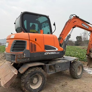 Excavatrice sur roues Doosan DX60W-9C avec godet de terrassement, poids opérationnel de 6 tonnes - Product Image 4