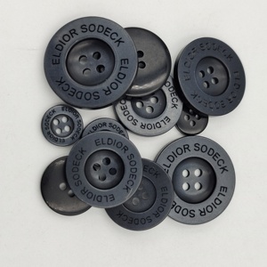 Tùy Chỉnh Kích Thước Khác Nhau Thiết Kế Nhựa Polo Áo Sơ Mi Nút Bán Buôn Nhựa Quần Áo Logo Nút Màu Đen - Product Image 3