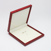 Boîte à bijoux rectangulaire moderne en bois Mele & Co. Genève avec doublure en velours, taille personnalisable pour femmes - Style populaire, logo personnalisé