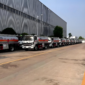 Camión Cisterna Dongfeng 4x2 <span class=keywords><strong>de</strong></span> 8500L para Transporte <span class=keywords><strong>de</strong></span> Petróleo, Diésel y Gasolina - Product Image 4