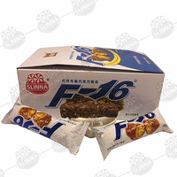 Venta al por mayor Halal deliciosa barra de chocolate crujiente frutos secos galletas cacahuetes merienda dulce sabor inflado niños dulces a granel caja de embalaje