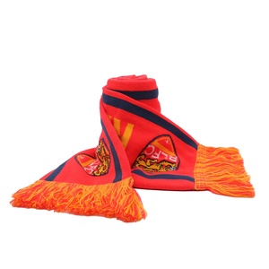 Bufanda de fútbol de invierno de acrílico tejida a medida, al por mayor, para aficionados al fútbol, con diseños de jacquard, larga, de camuflaje, hoja, letras, argyle, puntos y lazos - Product Image 4