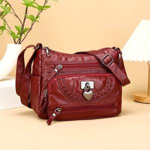 Sac messager tendance pour femme en PU. La doublure est en polyester et est décorée. 8103 - Product Image 6