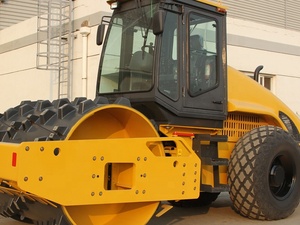 รถบดอัดสั่นสะเทือนแบบดรัมเดี่ยว ยี่ห้อดัง รุ่น SR14M-B6 จากผู้ผลิตอย่างเป็นทางการ น้ำหนัก 14 ตัน พร้อมเครื่องยนต์และปั๊มใหม่ สำหรับงานก่อสร้างถนน - Product Image 5