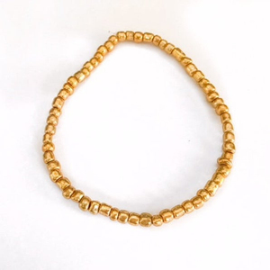 Bracelet en perles dorées fait main, le bonheur à portée de main - Product Image 1