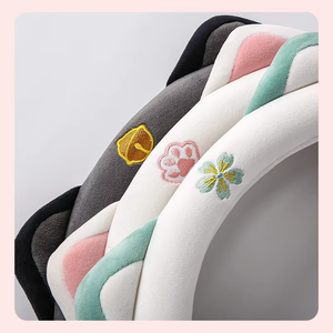 Cubierta <span class=keywords><strong>para</strong></span> volante <span class=keywords><strong>de</strong></span> coche nuevo invierno Universal felpa cálida antideslizante lindo gatito cubierta <span class=keywords><strong>de</strong></span> manillar - Product Image 3