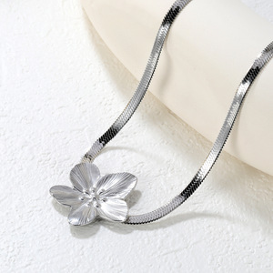 Collier pendentif fleur en alliage de zinc couleur or et argent, bijou de fête, chaîne de clavicule pour femme, accessoire de mode - Product Image 4