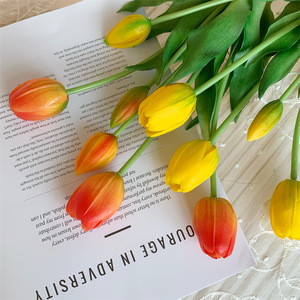 Qingyu Chronicle - Flor Artificial de Silicona Suave con 5 Cabezas de Tulipán, Decoración para el Hogar, Escritorio, Accesorios para Bodas, Amarillo Naranja - Product Image 1
