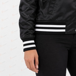 Chaqueta Varsity de Satén para Mujer Tiierwear, Negra, con Cuello Alto y Botones a Presión, Estilo Béisbol - Product Image 5
