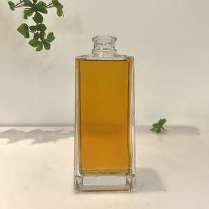 Bán buôn 50 <span class=keywords><strong>ml</strong></span> 100ml 200ml 375ml 500ml 700ml <span class=keywords><strong>750</strong></span> <span class=keywords><strong>ml</strong></span> rượu mạnh Vodka rượu chai thủy tinh với nút chai hoặc nắp vặn để bán - Product Image 4