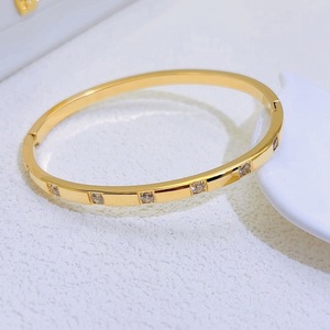 Sang trọng 18K PVD mạ vàng 4mm Thiết kế vòng đeo tay Roman kỹ thuật số tổ ong Zircon đánh bóng thời trang bangles - Product Image 3