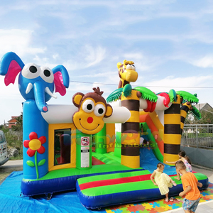 Castillo inflable comercial tipo safari para niños, con tobogán y zona de brincos. - Product Image 3