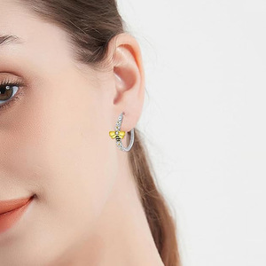 Orecchini a Cerchio a Forma di Ape per Donne, Stile Naturale Carino, Accessori per Orecchie da Indossare Ogni Giorno - Product Image 2