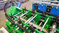 Machine de formage à froid de profilés en C pour charpentes en acier et poutrelles de toiture pour panneaux solaires montés au sol