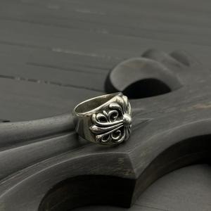 Anillo grande Guardian de oro de 18 quilates con diseño de enredadera cruzada para hombre - Product Image 4