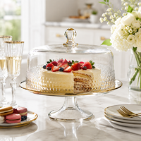 Présentoir à gâteau en verre jetable haut de gamme avec couvercle en dôme, plateau de présentation sur piédestal, bord doré, élégant pour desserts de mariage et usage domestique