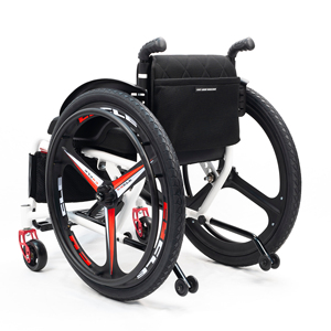 כסא גלגלים ספורטיבי Shipeng WI5803 קל משקל מאלומיניום, מתקפל ידנית, משענת גב רכה ונושמת, עיצוב נייד, לבן שחור, גלגל בעל 3 חישורים, כסא גלגלים אקטיבי - Product Image 2