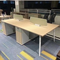 Bureau de personnel Yazhi commercial moderne et minimaliste, combinaison de bureaux multi-personnes avec boîte de rangement pour câbles intégrée en PVC pour bureau