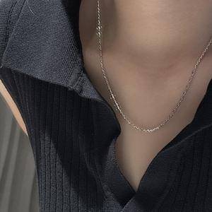 Collar de Plata Pura S999 con Doble Espada y Corazón, Diseño Elegante y Vintage, Estilo Simple y Moderno con Cuentas - Product Image 2