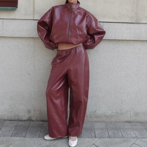 Ensembles décontractés en tissu simili cuir personnalisables pour femmes, ensemble 2 pièces personnalisé pour femmes, logo - Product Image 1