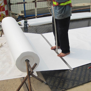 Tissu non tissé 1,5 m x 100 m, poids moyen, imperméable, respirant, auto-adhésif, usage industriel, 100 % polypropylène - Product Image 2