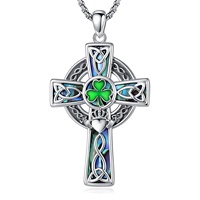 Colgante de Cruz Celta Oxidada con Baño de Plata Grueso, Trébol Verde Esmaltado, Collar de Fe Irlandesa con Malaquita, Concha de Abulón y Obsidiana